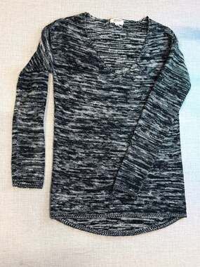 Arizona Jean Co. Women's XS Black & White Marled V-Neck Knit Sweater